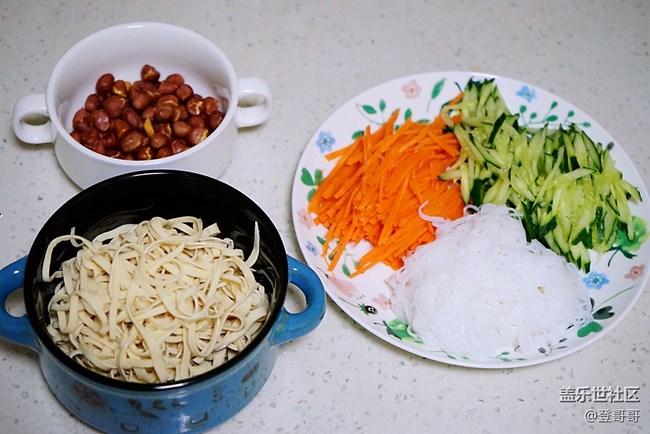 【登哥美食】夏日來一碗涼拌豆皮實(shí)在爽