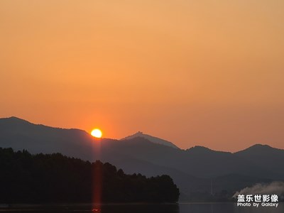 夕陽下的炊煙