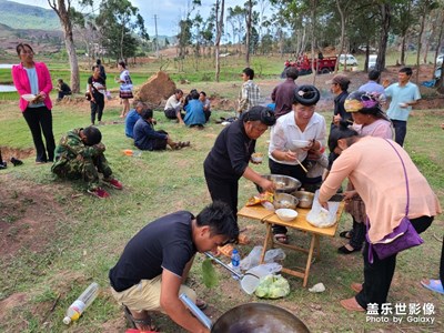 天氣熱，來(lái)釣魚(yú)燒烤了～