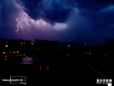閃電?