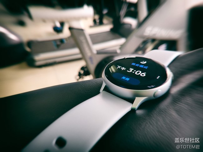 在顏值與性能這塊，三星Active 2卡得死死的