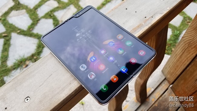 商務也能時尚-W20簡評 商務也能時尚-W20簡評