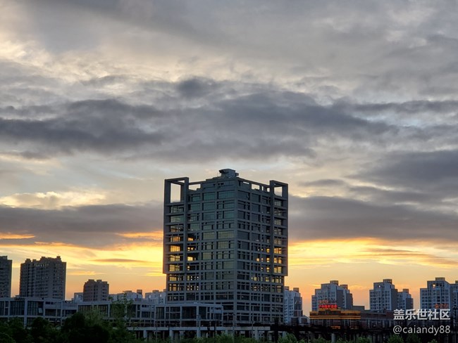 商務也能時尚-W20簡評 商務也能時尚-W20簡評