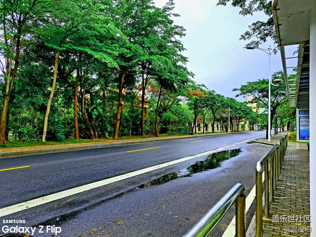 三星Galaxy Z Flip：開啟屏幕 預(yù)見未來