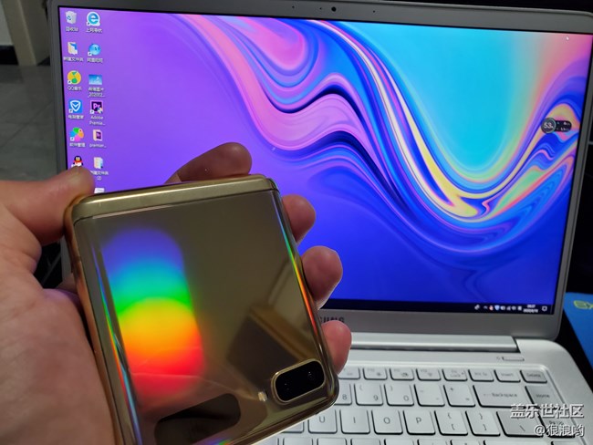 三星Galaxy Z Flip：開啟屏幕 預(yù)見未來