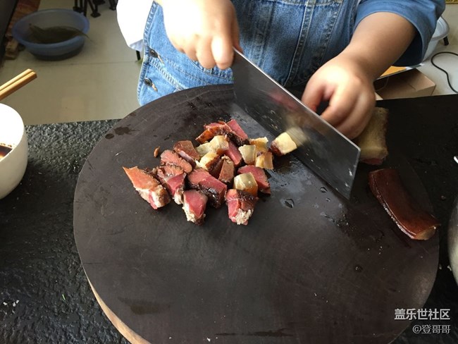 【端午美食】端午節(jié)的臘肉粽子太美味