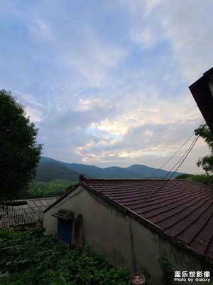 雨后的山莊