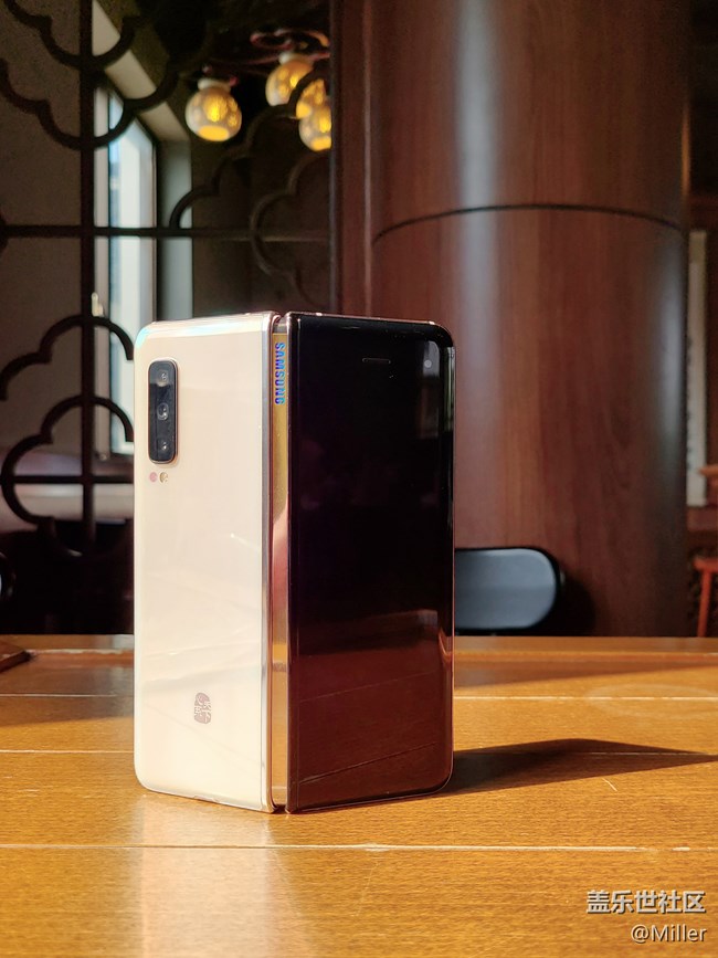 圖賞W20 5G 經(jīng)典旗艦 全新形態(tài) 獨(dú)領(lǐng)精英風(fēng)尚