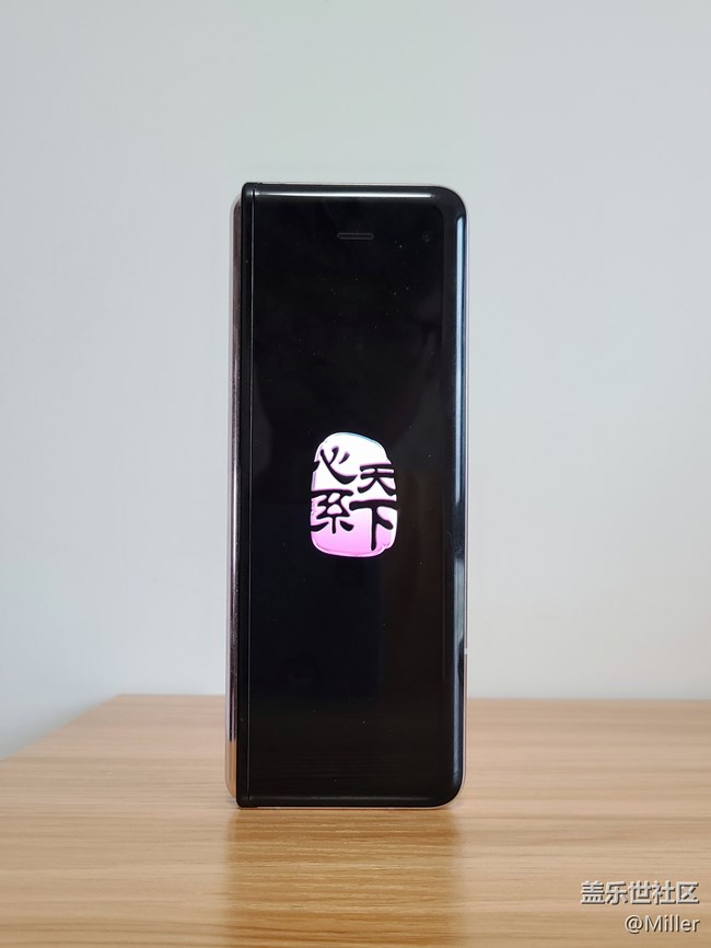 圖賞W20 5G 經(jīng)典旗艦 全新形態(tài) 獨(dú)領(lǐng)精英風(fēng)尚