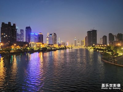 今晚遛彎