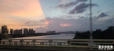 夕陽(yáng)無限好，只是近黃昏