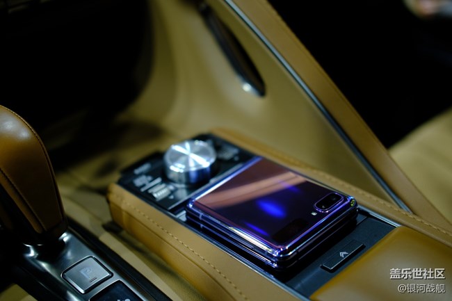 Z Flip 真的是最潮的時(shí)尚單品