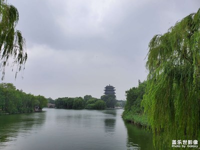 煙雨明湖