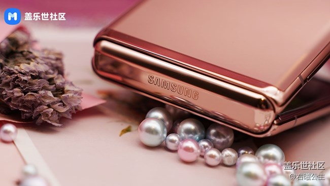 顏值與科技的結(jié)合品！三星Galaxy Z Flip 5G迷霧金圖賞
