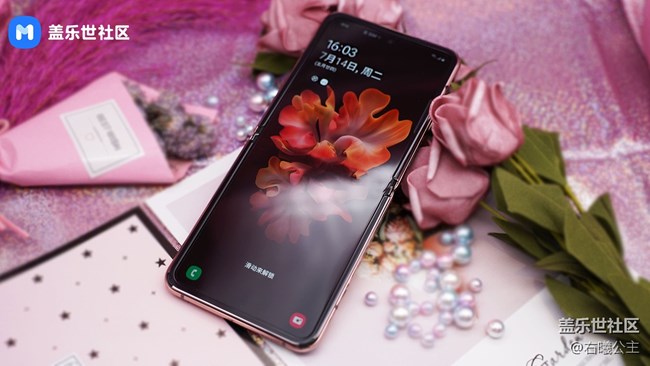 顏值與科技的結(jié)合品！三星Galaxy Z Flip 5G迷霧金圖賞