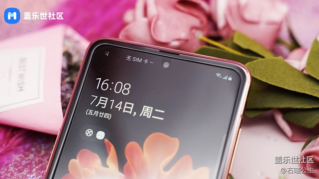 顏值與科技的結(jié)合品！三星Galaxy Z Flip 5G迷霧金圖賞