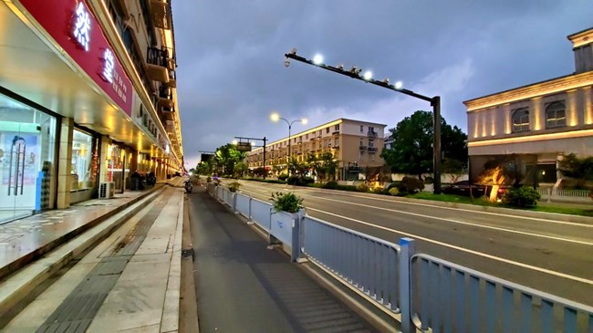 ??盛夏的時光，一切都那么恍惚