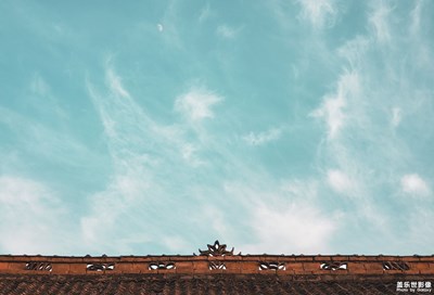 舊屋，月明，天青