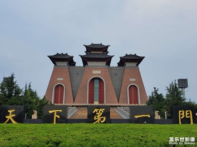 故鄉(xiāng)的云天，物，人