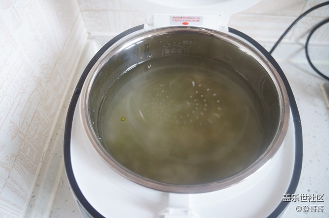 【登哥美食】清涼解暑綠豆粥