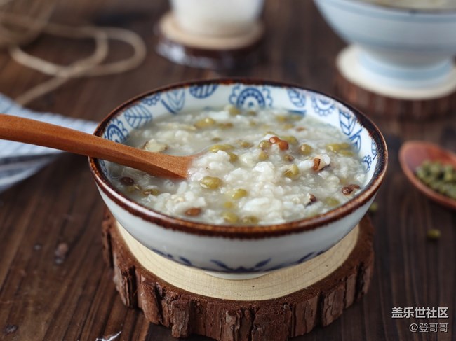 【登哥美食】清涼解暑綠豆粥