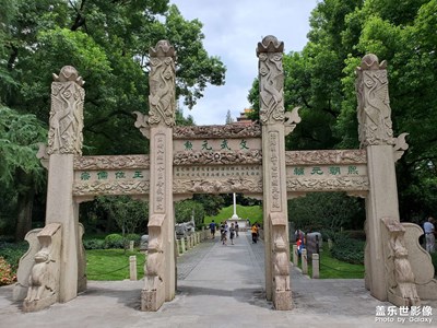 瞻仰徐光啟墓