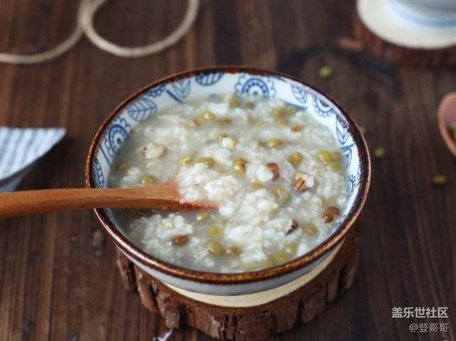 【登哥美食】清涼解暑綠豆粥