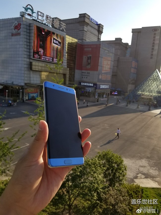 來自機皇Note20U，煥然一新的屏幕體驗