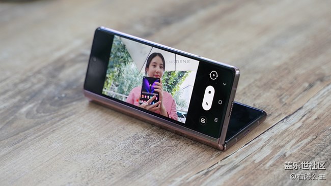 開合之間探索無限可能性 三星Galaxy Z Fold2 5G評測 開合之間探索無限可能性 三星Galaxy Z Fold2 5G評測