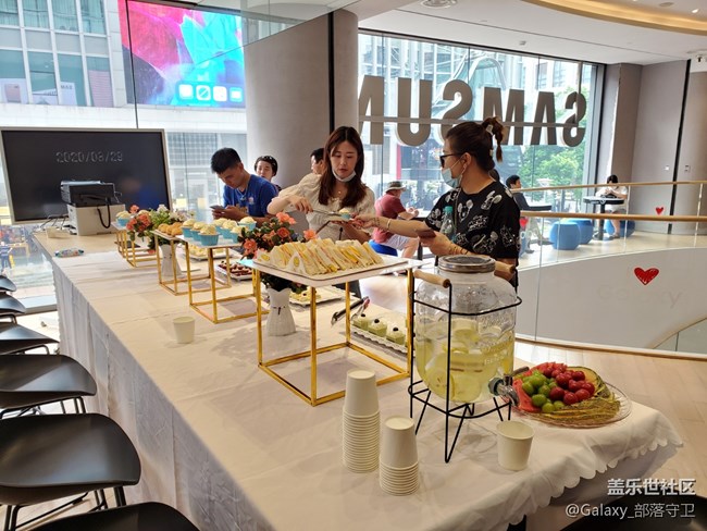 首銷日的外灘，秋雨后的外拍