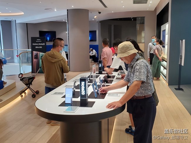 首銷日的外灘，秋雨后的外拍