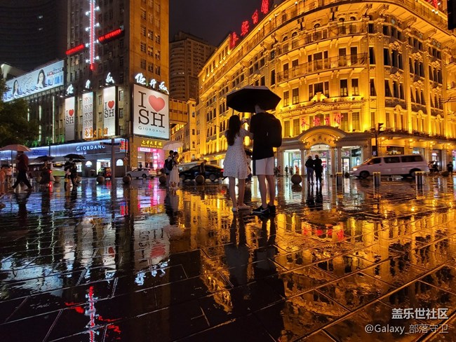 首銷日的外灘，秋雨后的外拍