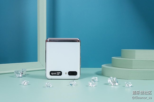 空靈高雅， 顏值爆表! 三星Galaxy Z Flip 5G秘境白美圖賞