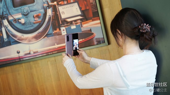 自拍角度任你選 三星Galaxy Z Fold2 5G帶你玩轉(zhuǎn)自拍