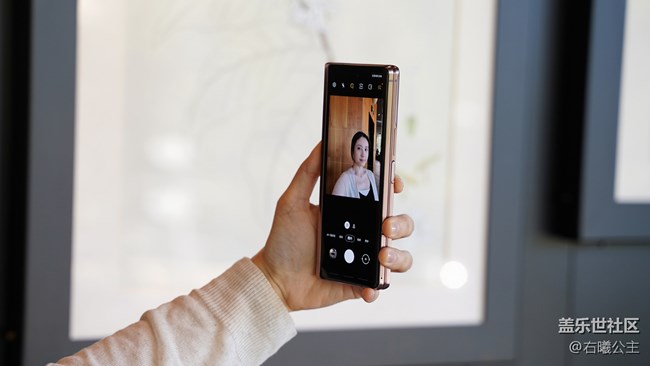 自拍角度任你選 三星Galaxy Z Fold2 5G帶你玩轉(zhuǎn)自拍