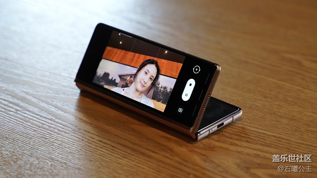 自拍角度任你選 三星Galaxy Z Fold2 5G帶你玩轉(zhuǎn)自拍