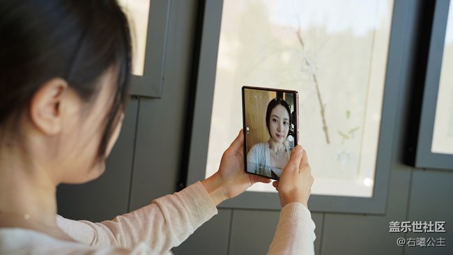 自拍角度任你選 三星Galaxy Z Fold2 5G帶你玩轉(zhuǎn)自拍