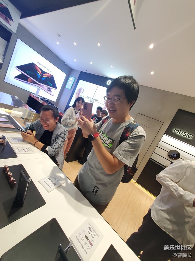 臨近預(yù)約日，北京星部落搶險(xiǎn)體驗(yàn)Galaxy Fold2 5G