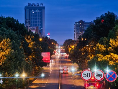 逛達在小城的夜