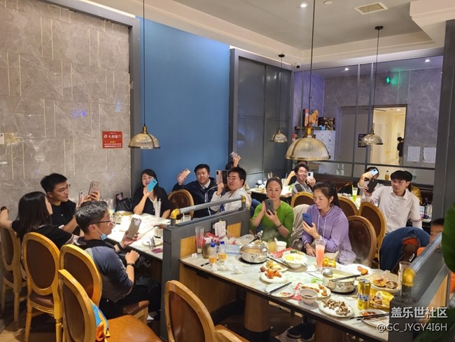 星粉又聚會，樂把fold2玩