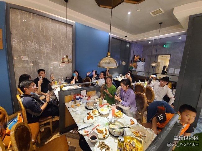 星粉又聚會，樂把fold2玩