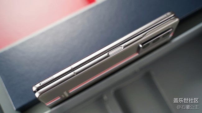 三星Galaxy Z Fold2 Thom Browne限量版美圖賞 三星Galaxy Z Fold2 Thom Browne限量版美圖賞