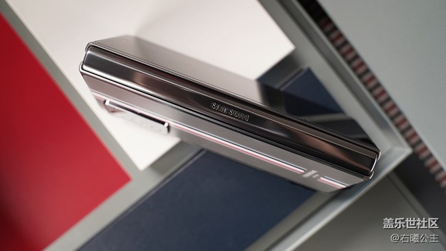 三星Galaxy Z Fold2 Thom Browne限量版美圖賞 三星Galaxy Z Fold2 Thom Browne限量版美圖賞