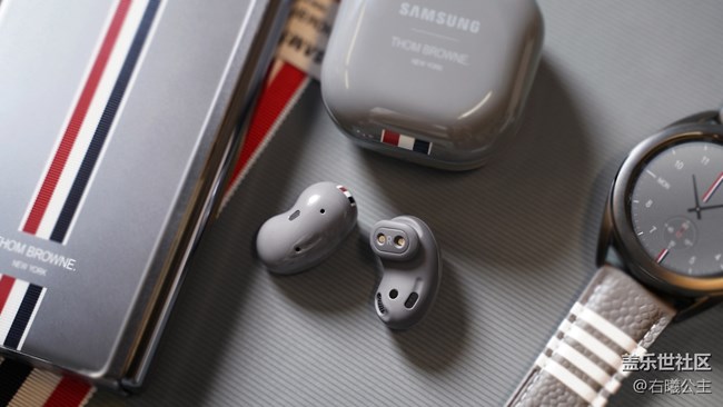 三星Galaxy Z Fold2 Thom Browne限量版美圖賞 三星Galaxy Z Fold2 Thom Browne限量版美圖賞