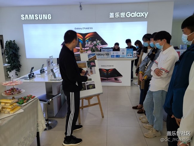 星粉又聚會，樂把fold2玩