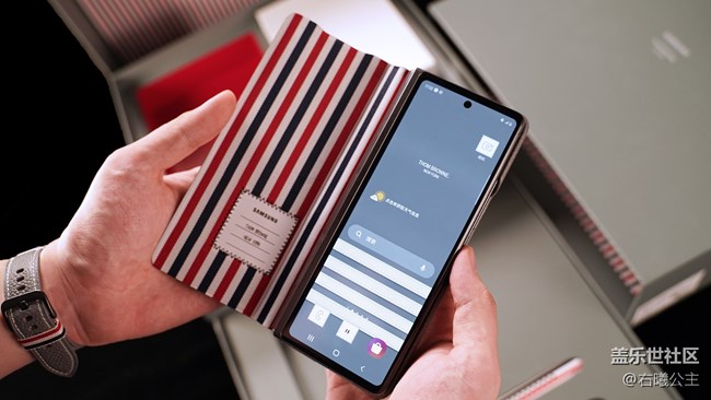 三星Galaxy Z Fold2 Thom Browne限量版美圖賞 三星Galaxy Z Fold2 Thom Browne限量版美圖賞