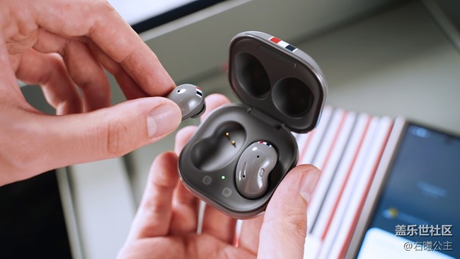 三星Galaxy Z Fold2 Thom Browne限量版美圖賞 三星Galaxy Z Fold2 Thom Browne限量版美圖賞