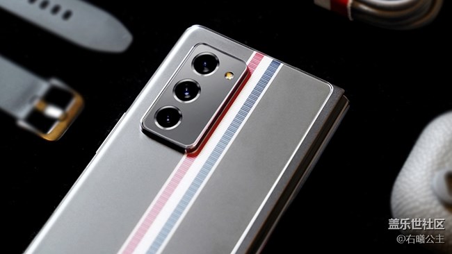 三星Galaxy Z Fold2 Thom Browne限量版美圖賞 三星Galaxy Z Fold2 Thom Browne限量版美圖賞