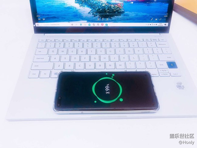 可以無(wú)線充電的三星筆記本，可！