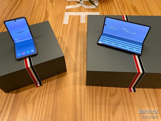 三星Galaxy Z Fold2 Thom Browne & Z Flip Thom Browne